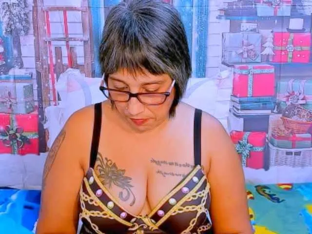 Live sex webcam photo for indianroxy #292561206