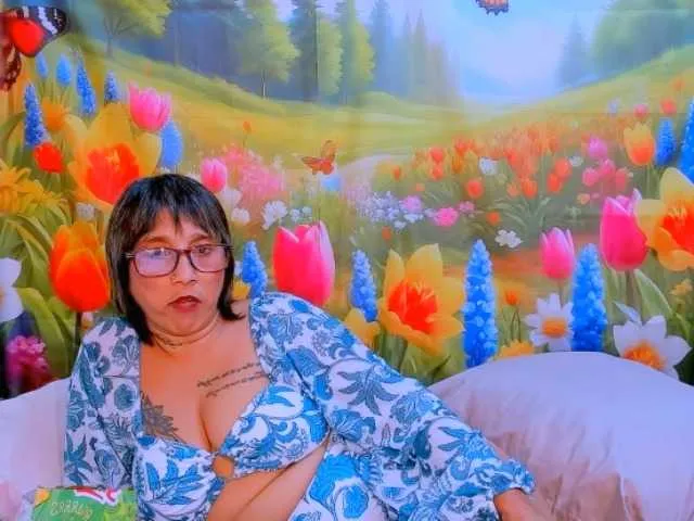 Live sex webcam photo for indianroxy #292640808