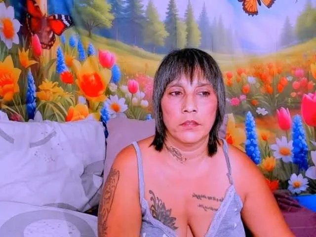 Live sex webcam photo for indianroxy #292693446