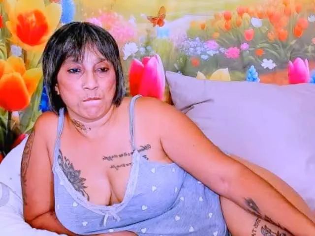 Live sex webcam photo for indianroxy #292769211