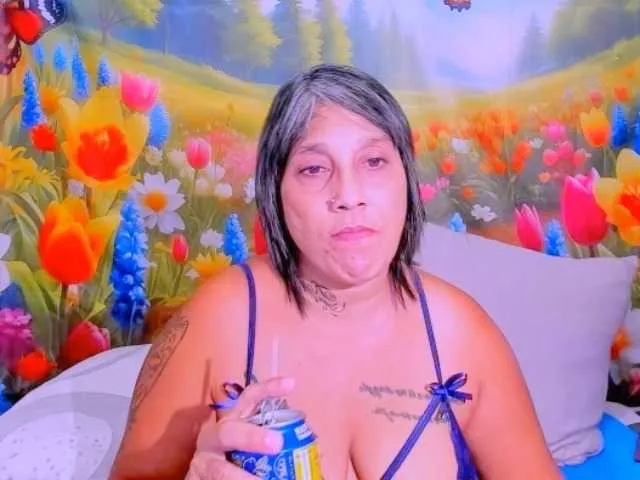 Live sex webcam photo for indianroxy #293299775