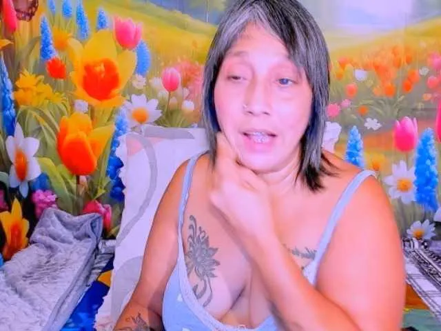 Live sex webcam photo for indianroxy #293387732