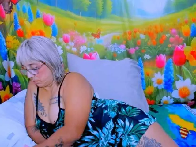 Live sex webcam photo for indianroxy #293834347