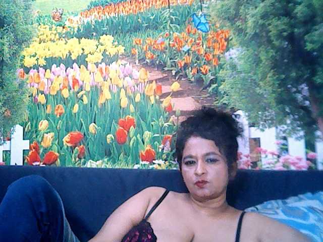 Live sex webcam photo for indianstar75 #275558042