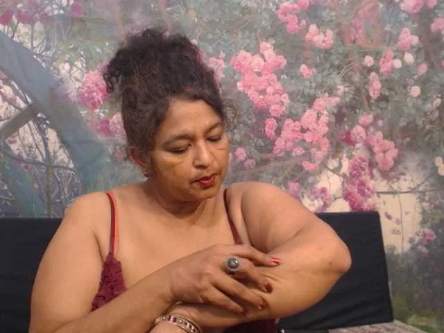 Live sex webcam photo for indianstar75 #289280191