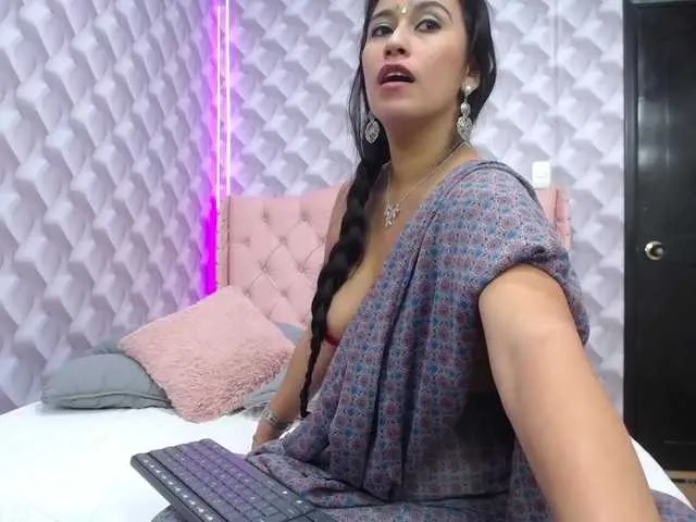 Live sex webcam photo for indira-69 #272096212