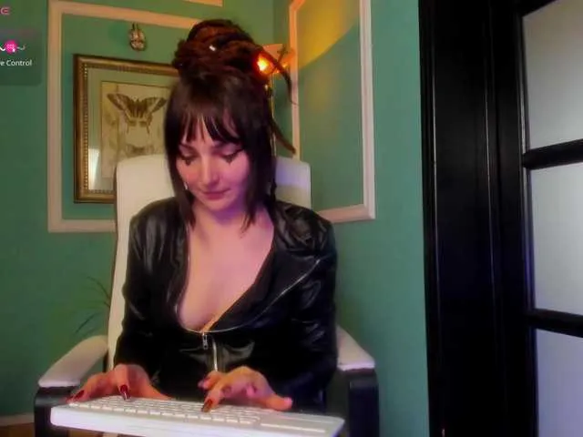 Live sex webcam photo for ingridblondy94 #292355125