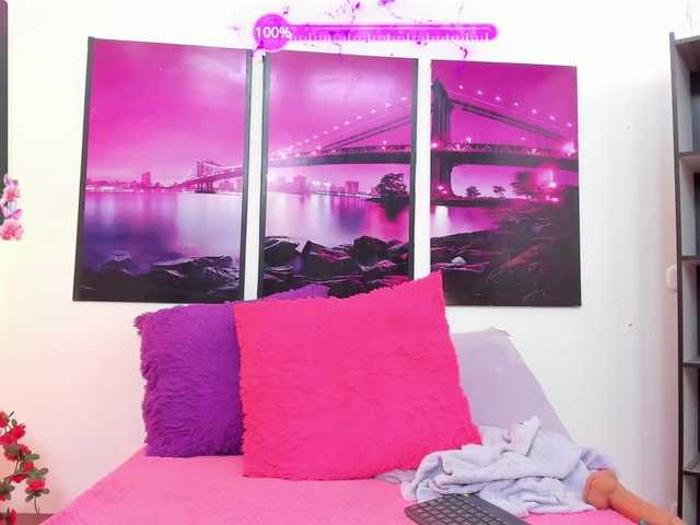 Live sex webcam photo for iriss-25 #278070659