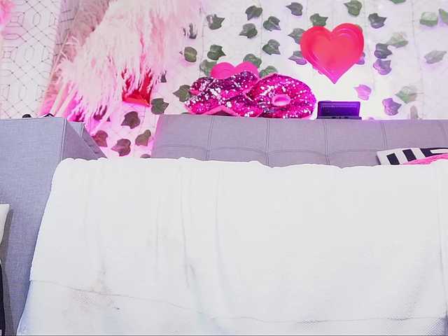Live sex webcam photo for is-amelia #290463975