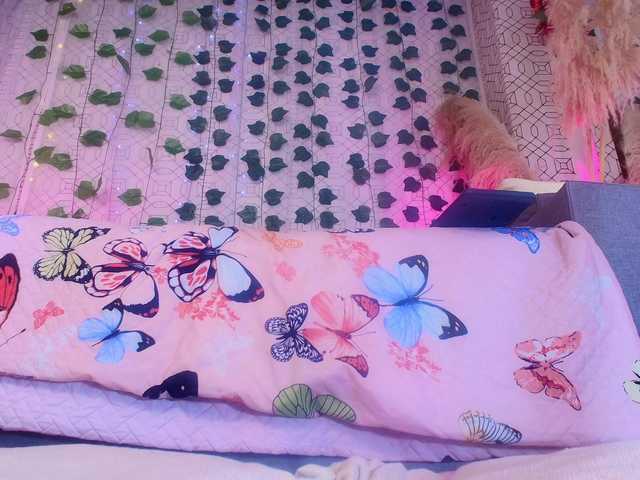 Live sex webcam photo for is-amelia #290619941