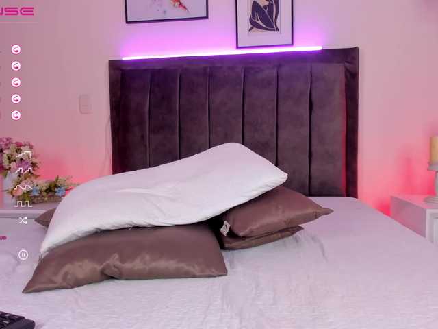 Live sex webcam photo for isa-bunny1 #275601157