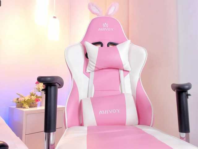 Live sex webcam photo for isa-bunny1 #276070957