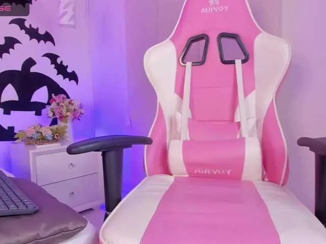 Live sex webcam photo for isa-bunny1 #276577131