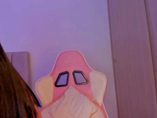 Live sex webcam photo for isa-bunny1 #291782472