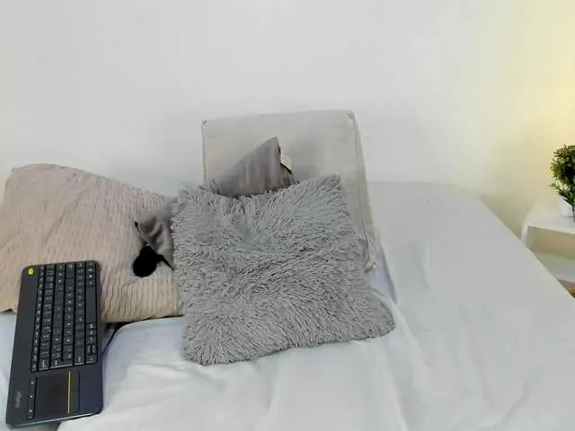 Live sex webcam photo for isa-molly #290180628