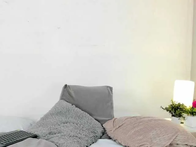 Live sex webcam photo for isa-molly #290238877