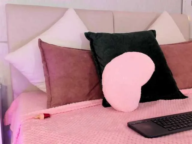 Live sex webcam photo for isa-queen #290809464