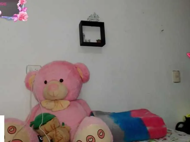 Live sex webcam photo for isabella-77 #291335396