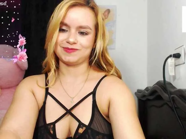 Live sex webcam photo for isabella-77 #293565996