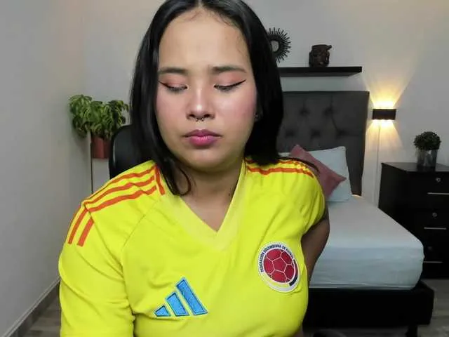 Live sex webcam photo for isabella-florez22 #290868361