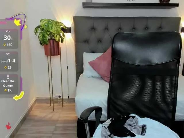Live sex webcam photo for isabella-florez22 #290952758