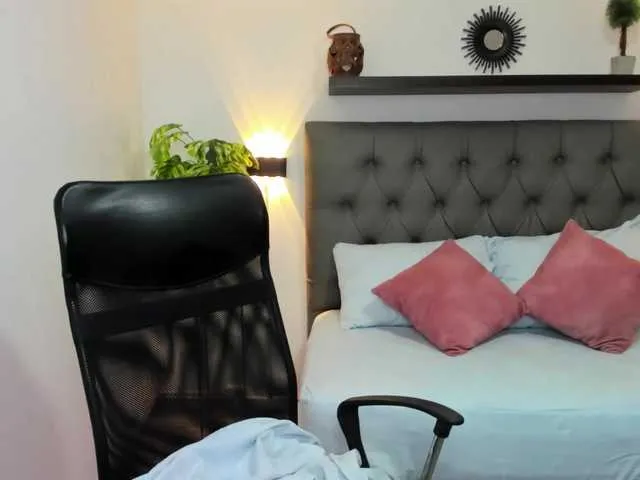 Live sex webcam photo for isabella-florez22 #291037880