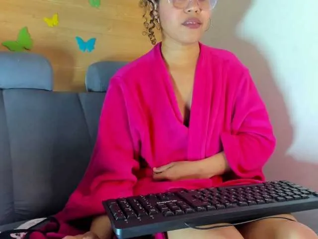 Live sex webcam photo for isabella-k6 #275473147