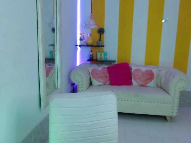 Live sex webcam photo for isabella-mont #273725985