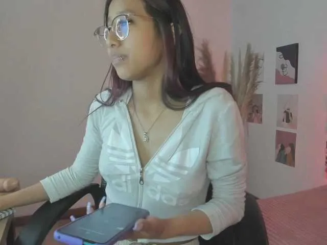 Live sex webcam photo for Isabella16 #273309978