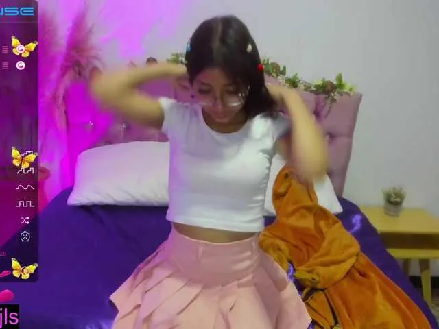 Live sex webcam photo for Isabella16 #273550912