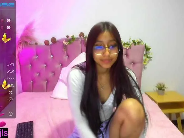 Live sex webcam photo for Isabella16 #273616276
