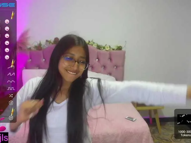 Live sex webcam photo for Isabella16 #273653855