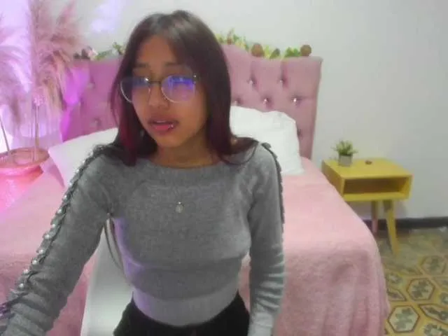 Live sex webcam photo for Isabella16 #273675811