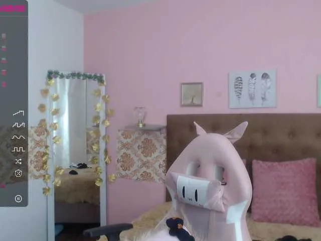 Live sex webcam photo for Isabella16 #275457461