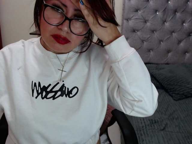 Live sex webcam photo for isabellacen #275702671