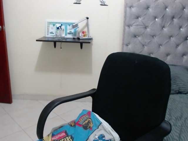 Live sex webcam photo for isabellacen #275717823