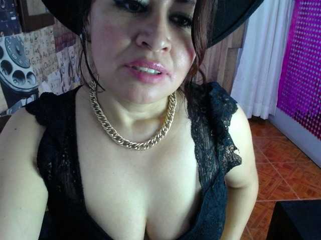 Live sex webcam photo for isabellacen #276415362