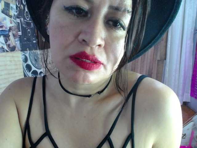 Live sex webcam photo for isabellacen #276527954