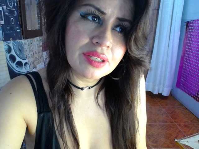 Live sex webcam photo for isabellacen #276643970