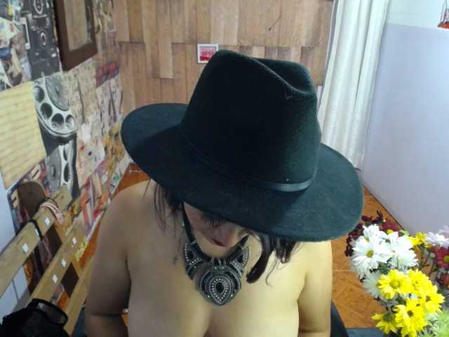 Live sex webcam photo for isabellacen #277445379