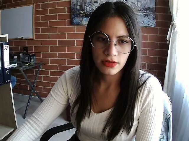 Live sex webcam photo for isabellalatin #271804260