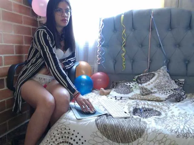 Live sex webcam photo for isabellalatin #272700139