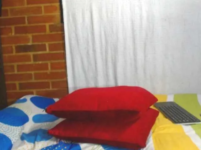 Live sex webcam photo for isabelle-adj1 #274291604