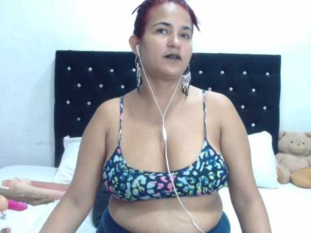 Live sex webcam photo for isabellegree #274037840