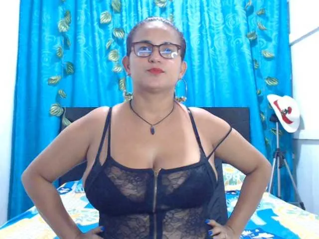 Live sex webcam photo for isabellegree #275595677