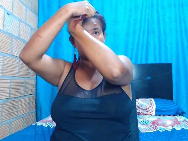 Live sex webcam photo for isabellegree #276945674