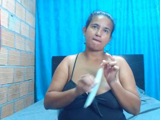 Live sex webcam photo for isabellegree #277193847