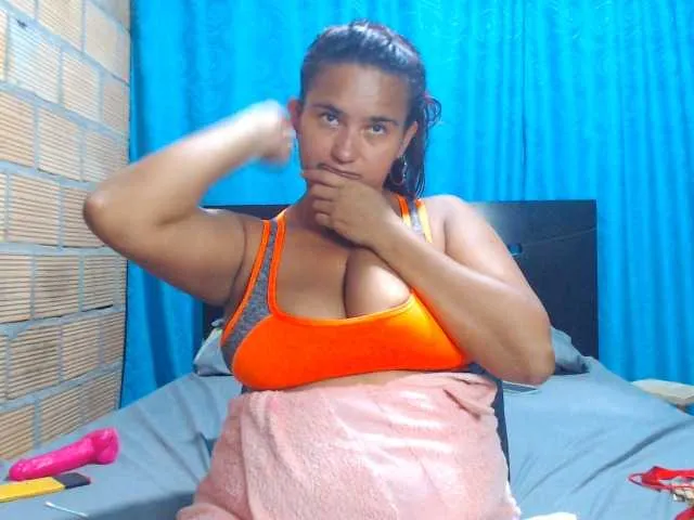 Live sex webcam photo for isabellegree #277412403
