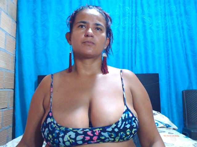 Live sex webcam photo for isabellegree #277649341