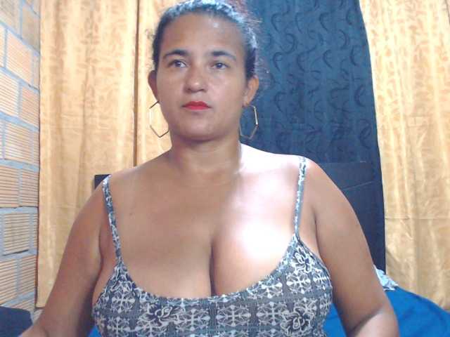 Live sex webcam photo for isabellegree #277816240
